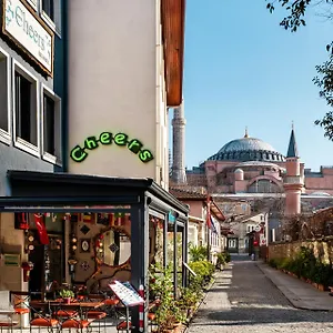 cheers-hostel.istanbul-turkeyhotels.com/